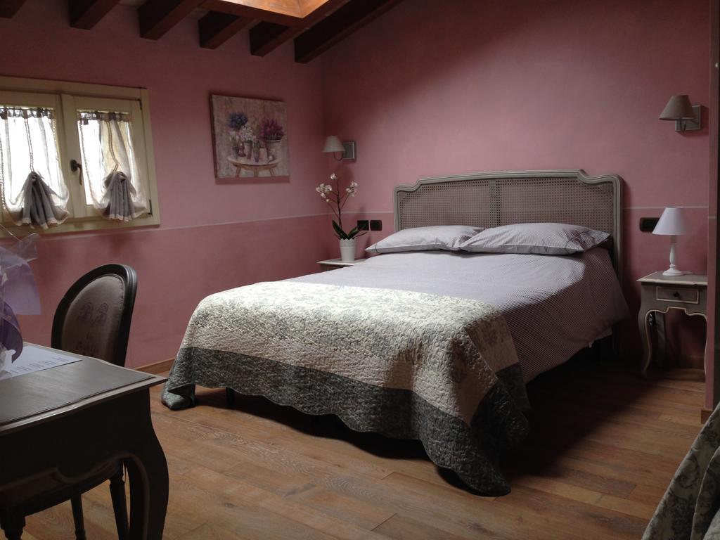La Vedetta Bed And Breakfast Кастельветро-ди-Модена Номер фото